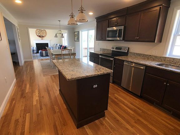 5th image of 74 Fountain Knoll Ln