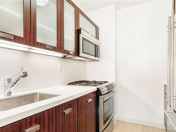 5th image of 212 E 47th St APT 23J