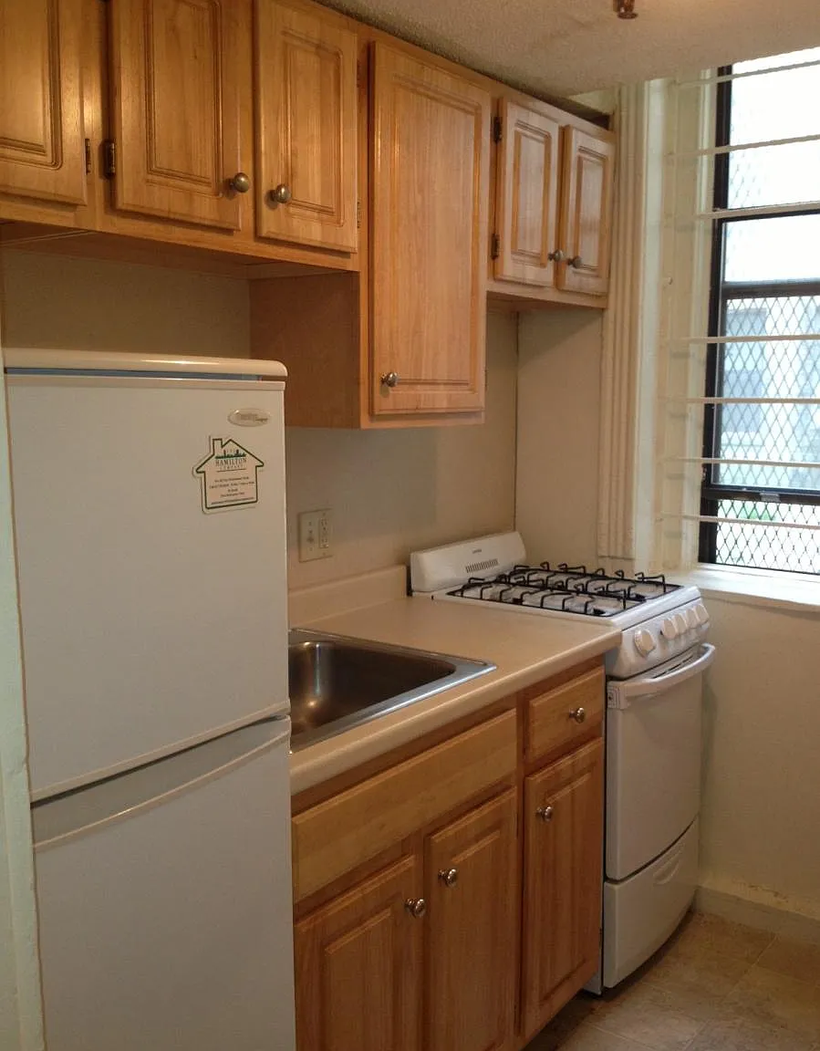 Studio, $1,900 — Photo 2