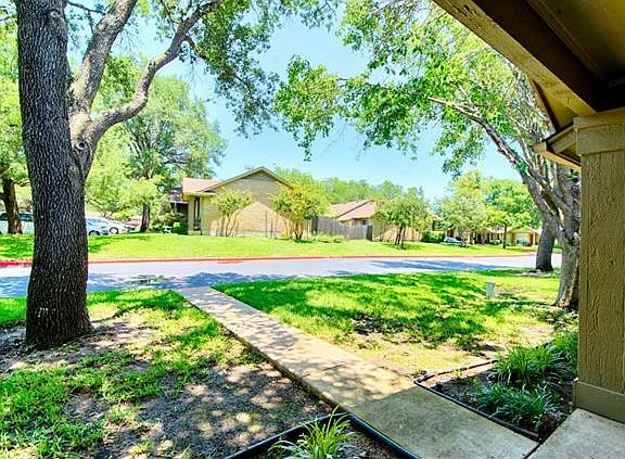 3rd image of 1015 E Yager Ln Unit 70
