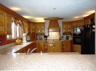 26 Ravenwood Cir, Bloomington, IL