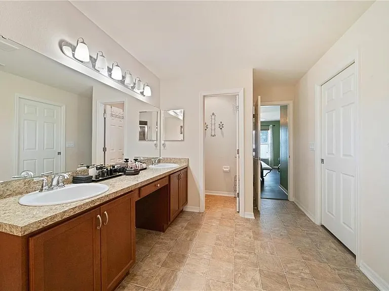 6518 Crescent Loop — Photo 12