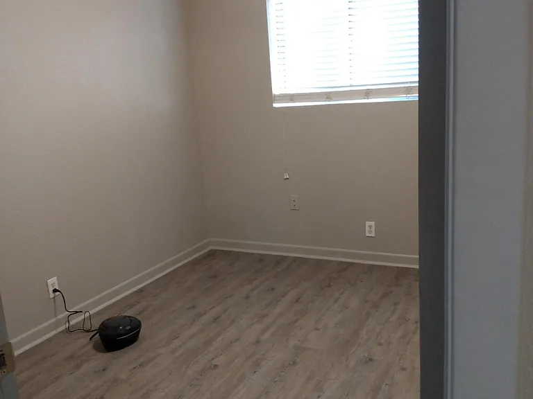 412 Fisher St — Photo 3