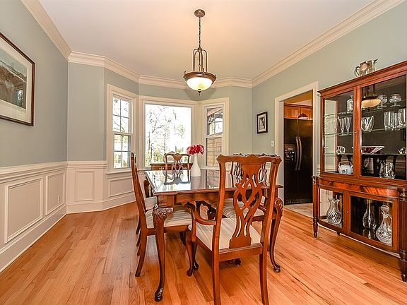4th image of 808 Brightwood Ln