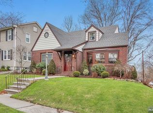2 Raymond Ave, Rutherford, NJ 07070