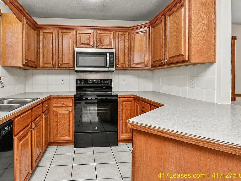 1261 E Lakewood St — Photo 15