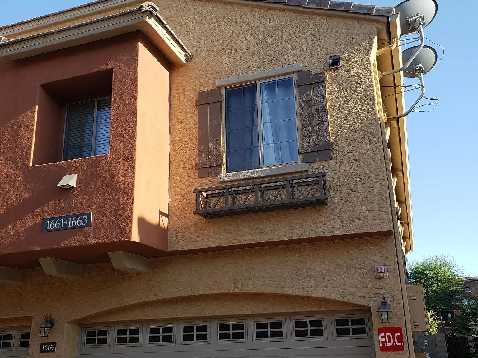 2402 E 5th St — Photo 2