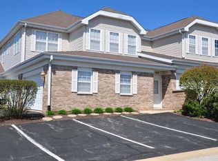 1615 White Oak Trl, Cherry Valley, IL 61016