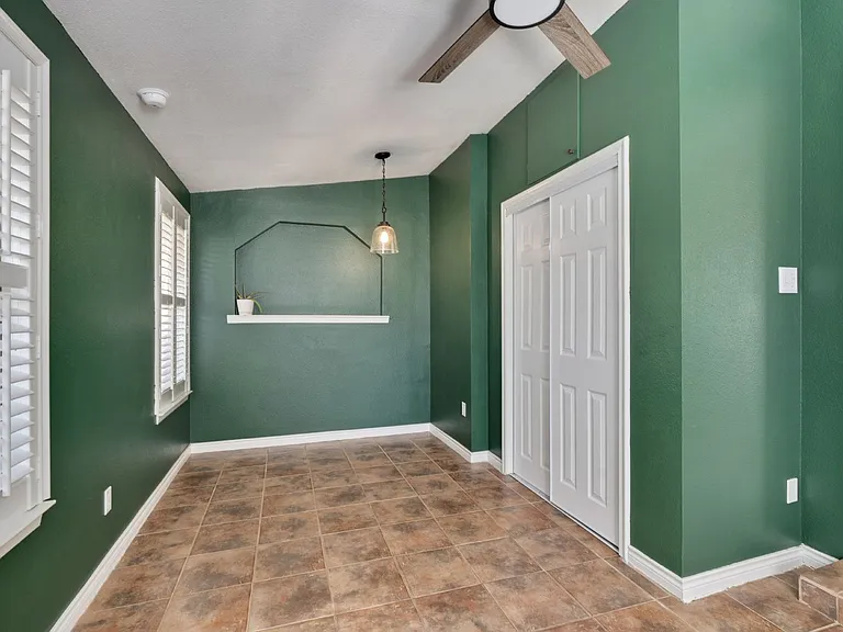 431 Irvington Dr — Photo 14