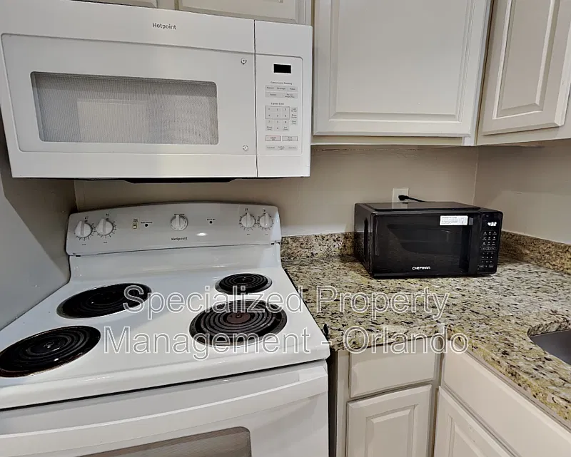 3 bed, 2.0 bath, 1112 sqft, $1,899 — Photo 2