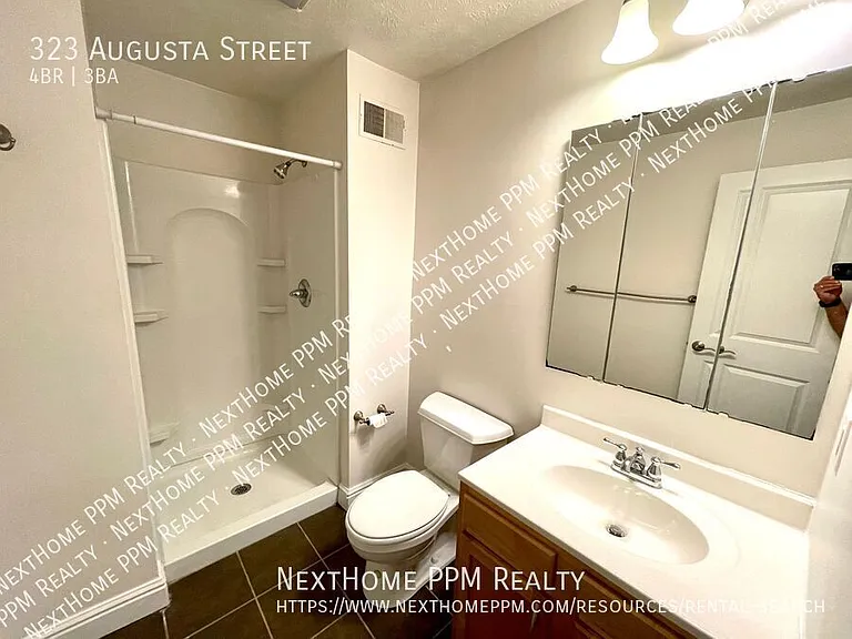 323 Augusta St — Photo 16