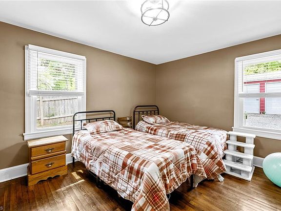 4th image of 408 Woodsway Dr