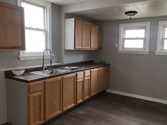 5th image of 1124 W 12th St