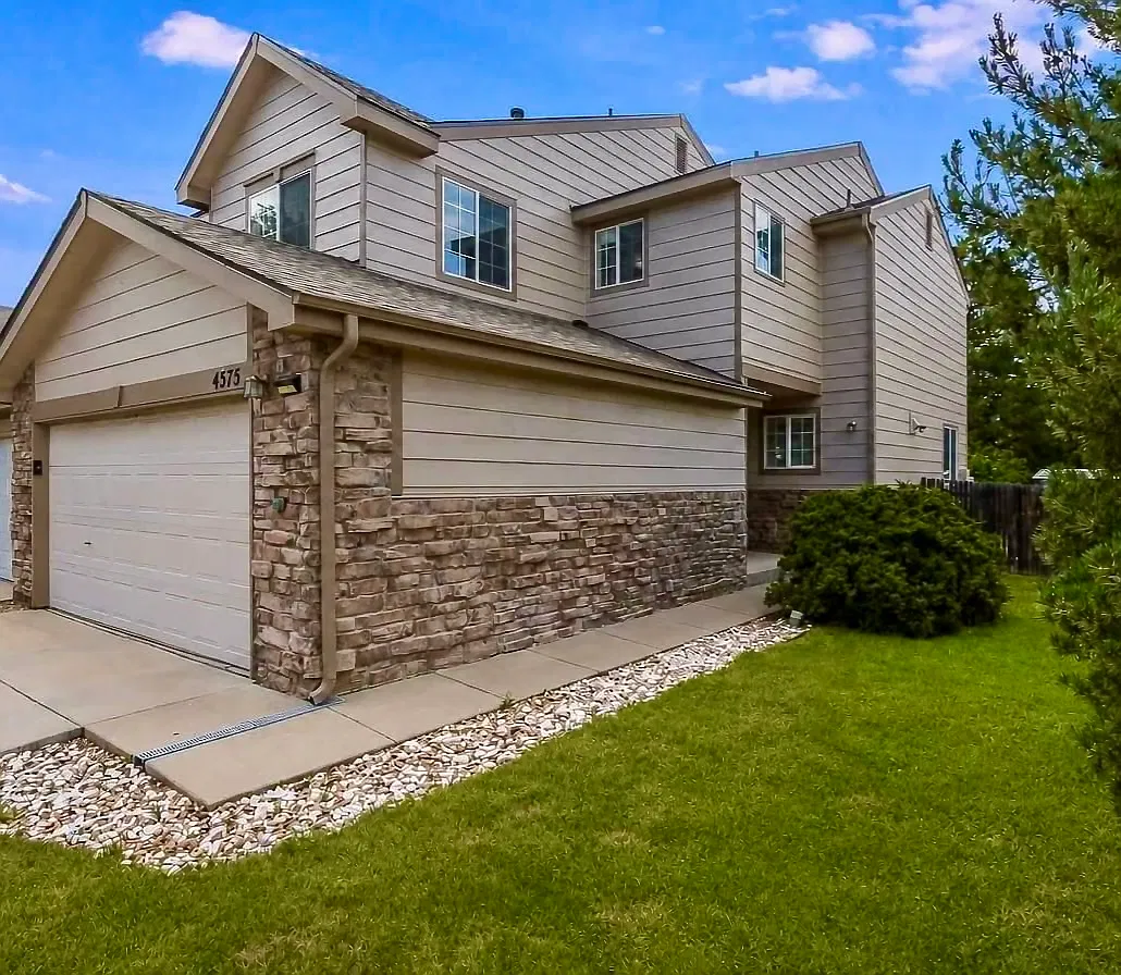 3 bed, 2.5 bath, 1901 sqft, $3,200 — Photo 1