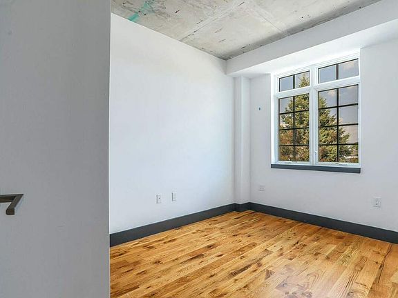 5th image of 812 Wyckoff Ave APT 1