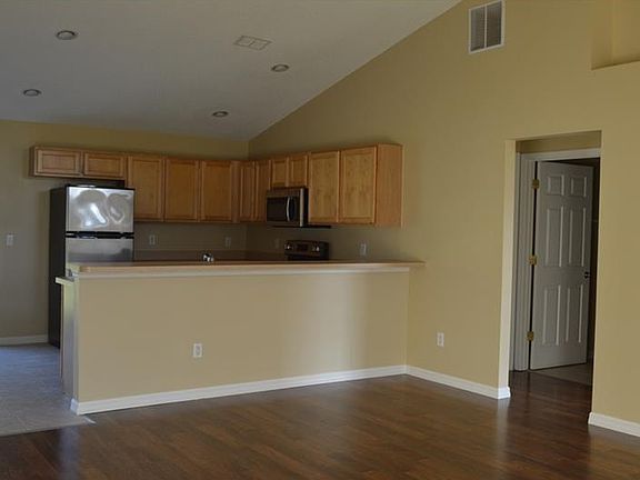 4th image of 1735 Courtland Blvd