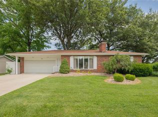 62 Boxwood Ct, Edwardsville, IL 62025