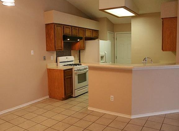 5th image of 12915 Humphrey Dr