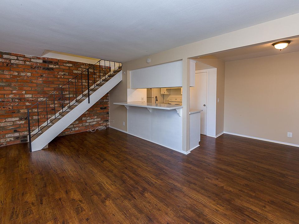 1st image of 2570 Victoria Ave