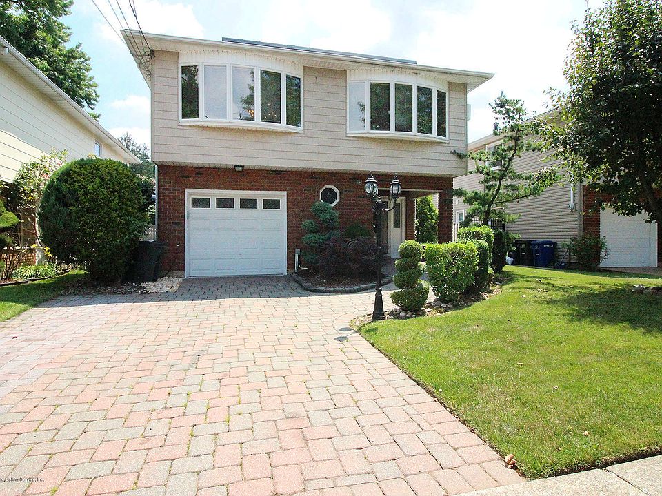 1st image of 303 Woodbine Ave