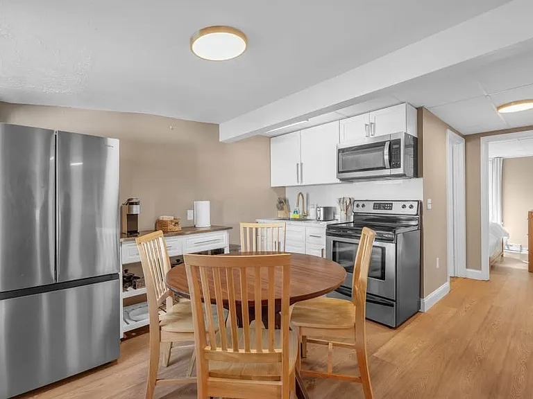 174 E Grand Ave — Photo 13