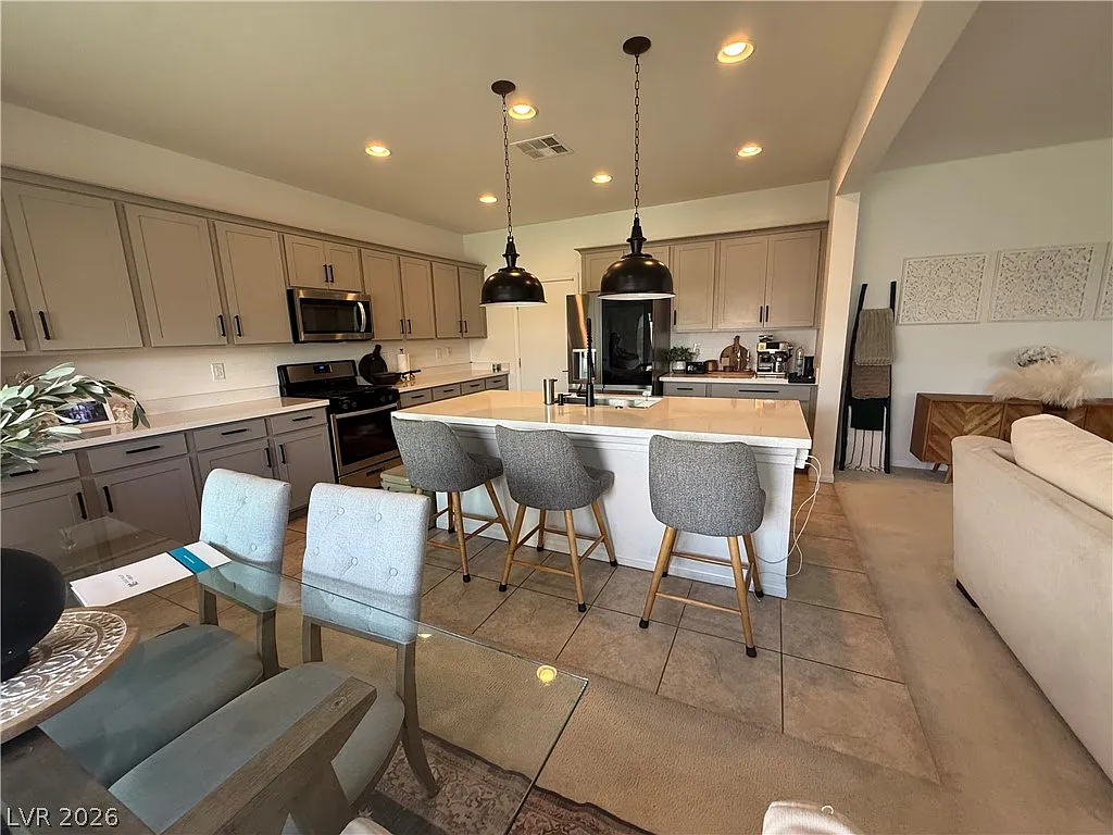 3 bed, 2.5 bath, 2051 sqft, $2,400 — Photo 4
