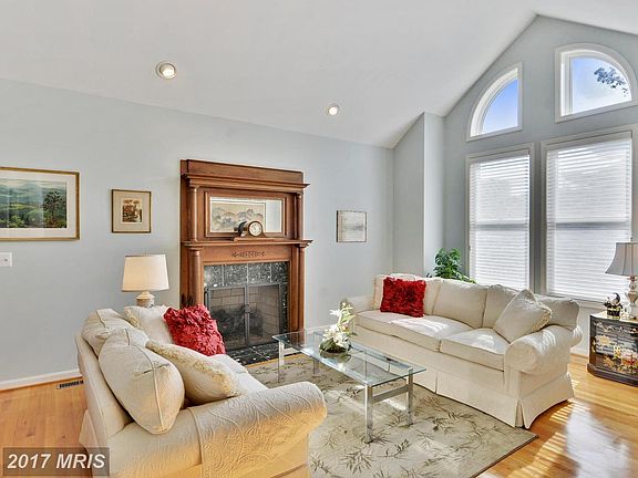 5th image of 214 Beachside Dr