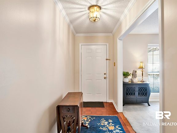 5th image of 102 Comer Cir