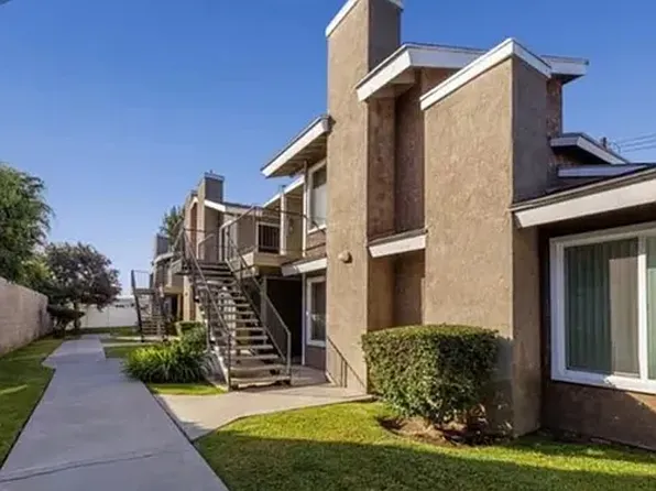 369 W Bay St APT E, Costa Mesa, CA 92627