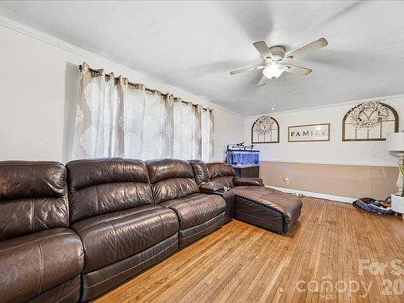 5th image of 1636 Carolina Cir