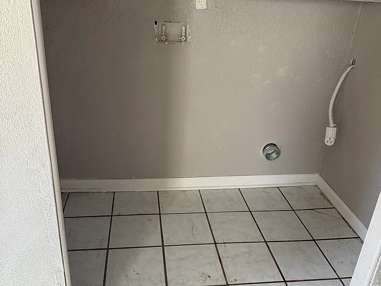 3020 Barnett St — Photo 22