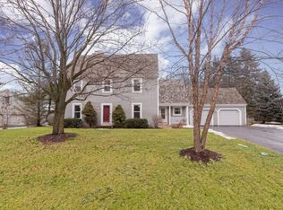 9702 N Valley Hill Dr, Mequon, WI 53092