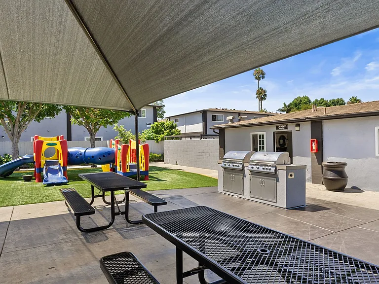 Villa Del Sol Apartments — Photo 31