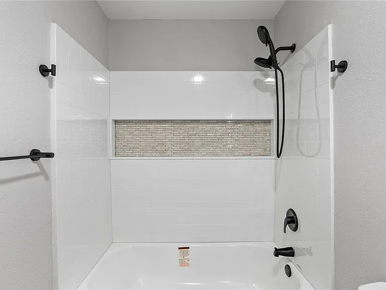 804 Avenue B — Photo 25