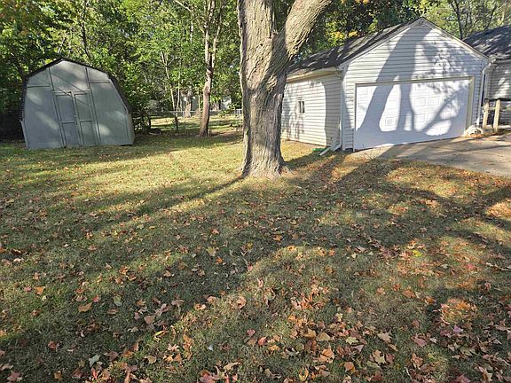2nd image of 904 N Sunset Ave