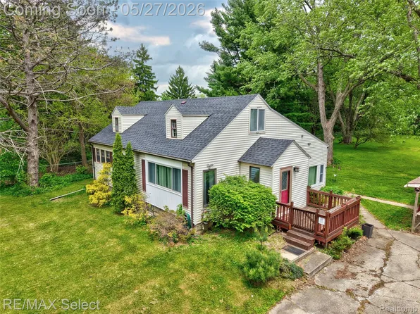 6361 Fenton Rd, Flint, MI 48507