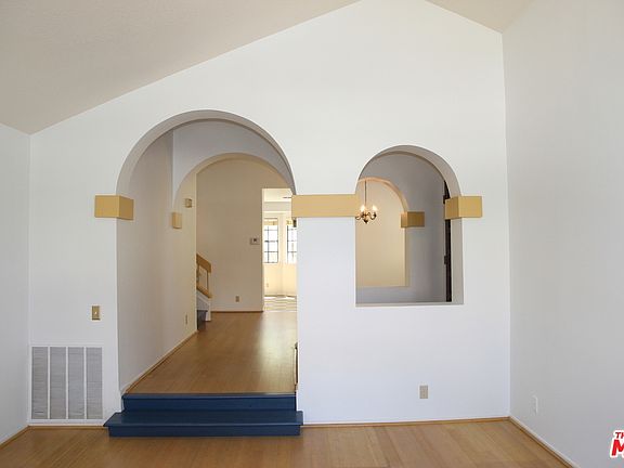 5th image of 10464 Colina Way