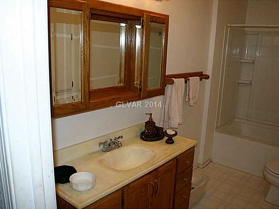 5th image of 2695 Thurman Ave