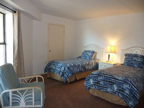 2nd image of 406 Padre Blvd