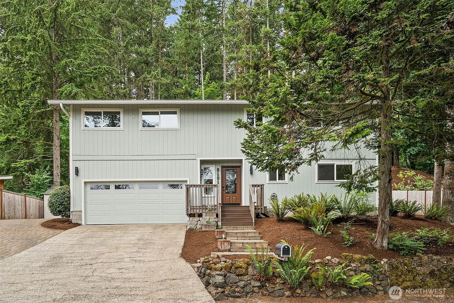 2131 Lakemoor Drive SW photo 1