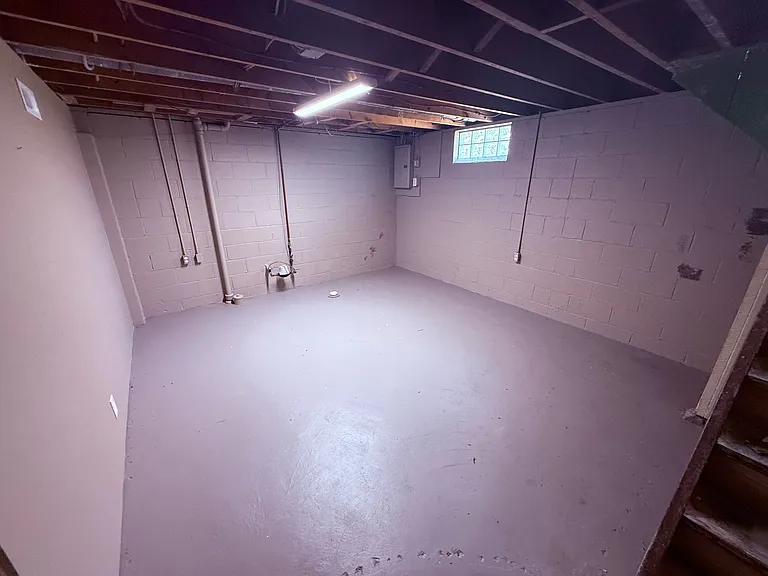 1479 Hyde Park Ave — Photo 11