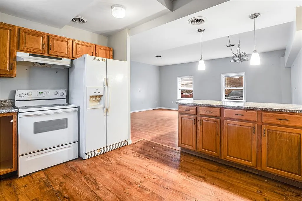 2 bed, 1120 sqft, $2,450 — Photo 2