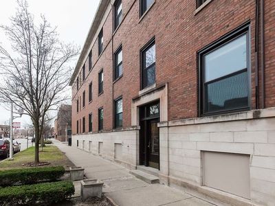 1241 W Grace St #1239-3, Chicago, IL, 60613