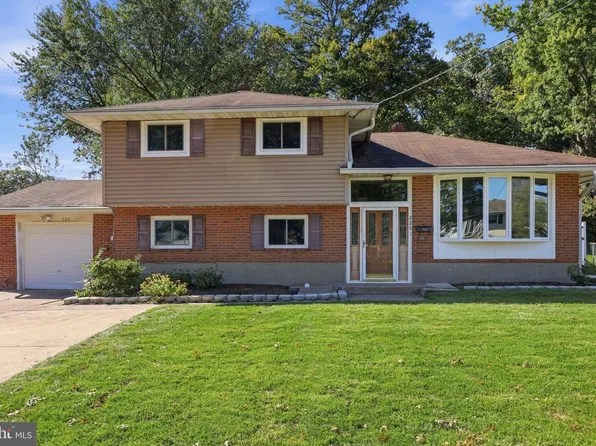 220 Downing Rd, Somerdale, NJ 08083