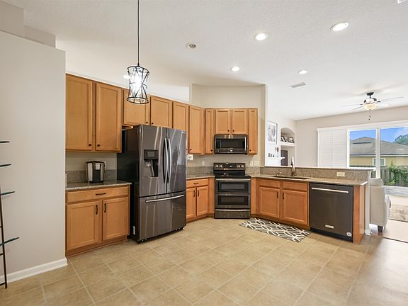 4th image of 3216 Canyon Falls Dr