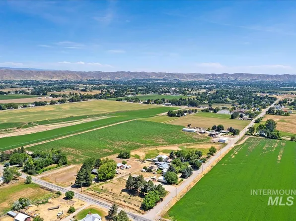 2974 Ua Ave, Emmett, ID 83617