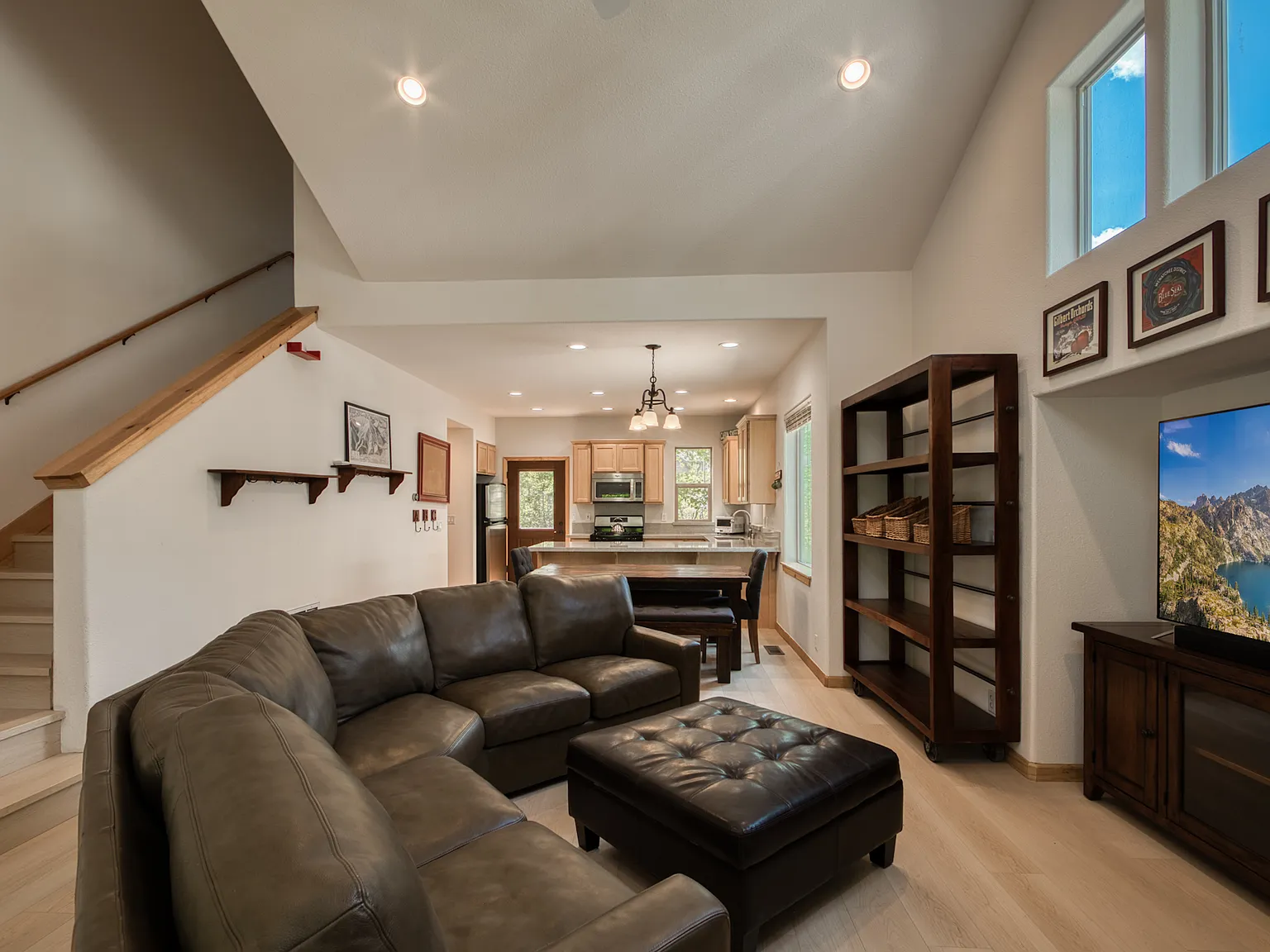 3 bed, 2.5 bath, 1513 sqft, $6,700 — Photo 4