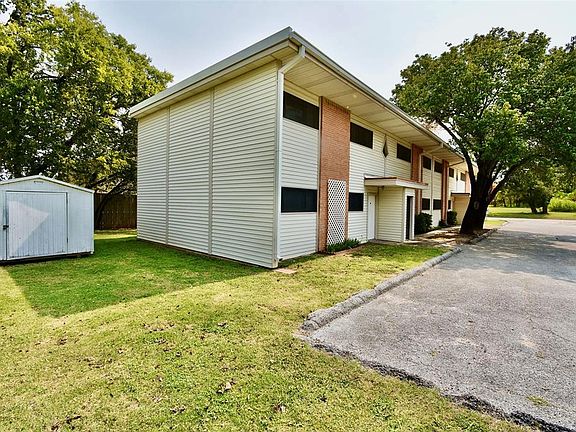 2nd image of 401 Betchan St