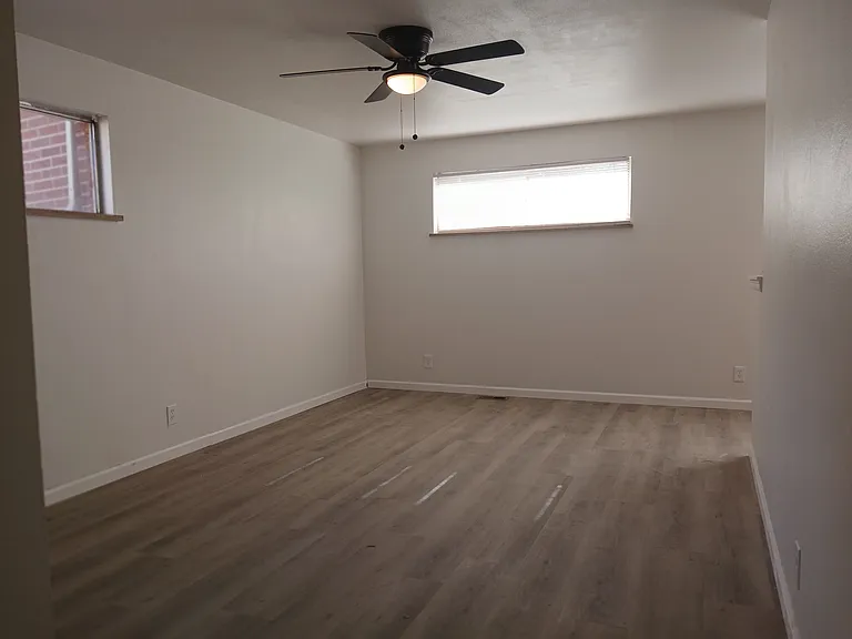 5475 S Elmwood St — Photo 18