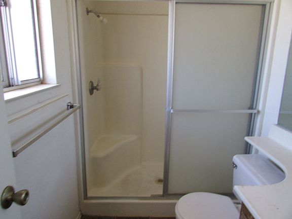 5th image of 7538 Redwood Ave